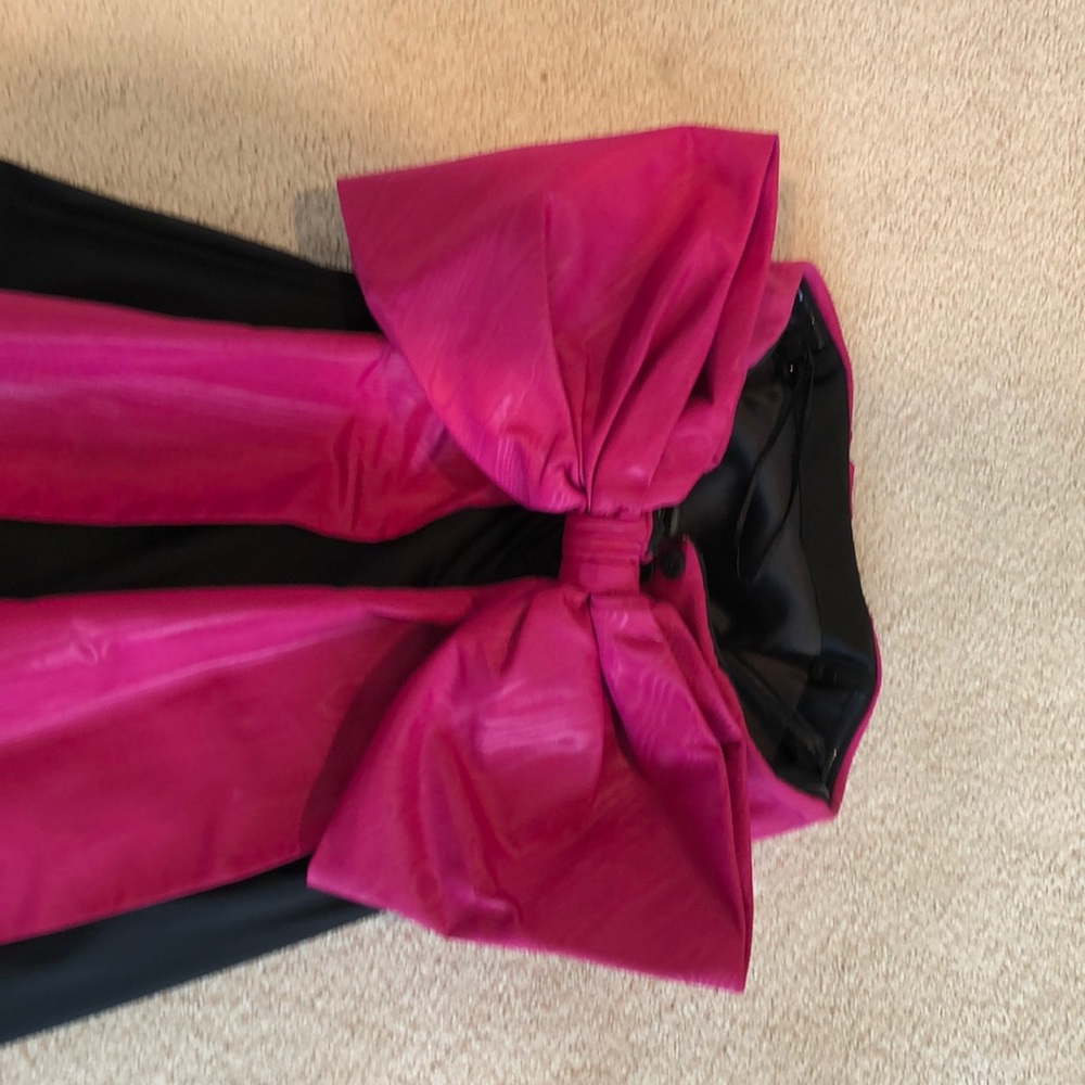 Elegant Black Gown With Raspberry Bow. Like New - image 3